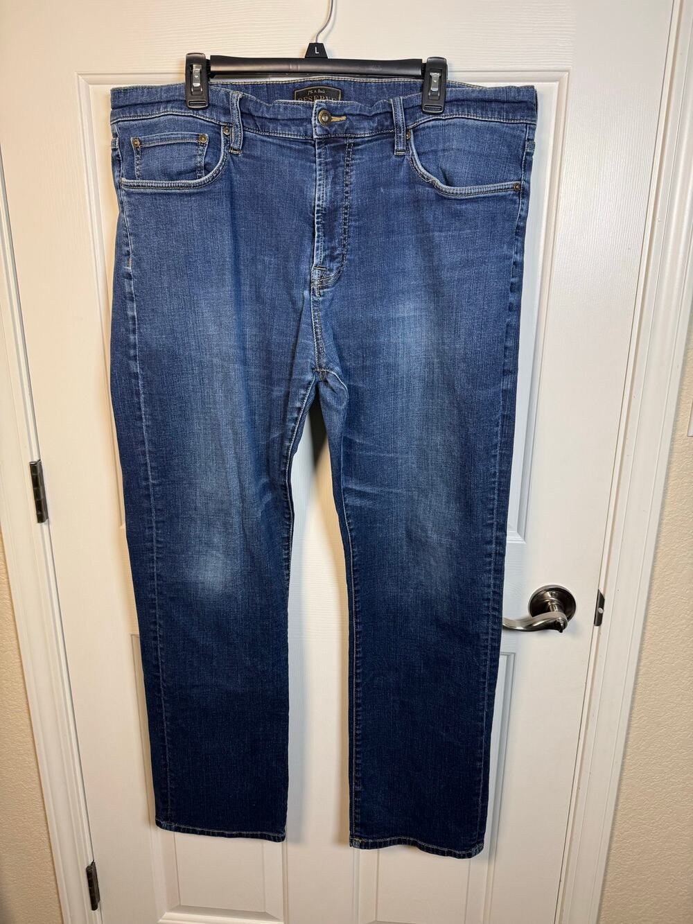 Jos A. Bank Reserve Collection Standard Fit Jeans Medium Wash 40W 32L